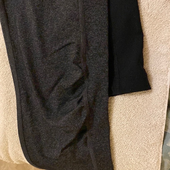 Pair of Tonic capri’s. low waist size Large. - Picture 4 of 6